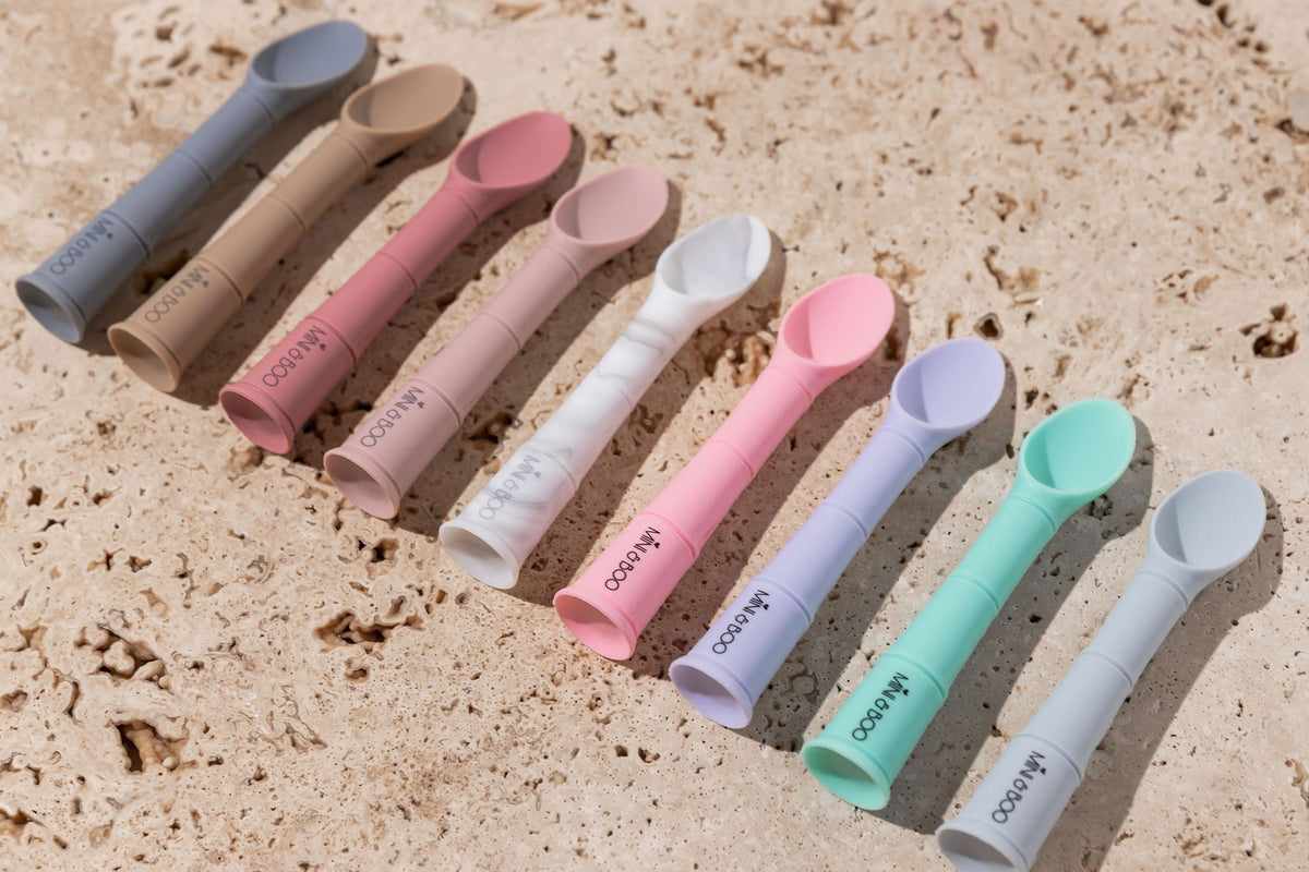 Mini and Boo silicone teething spoons with narrow tips – BPA-free, food-grade silicone, soft on gums, suitable for babies 3–36 months, dishwasher safe.