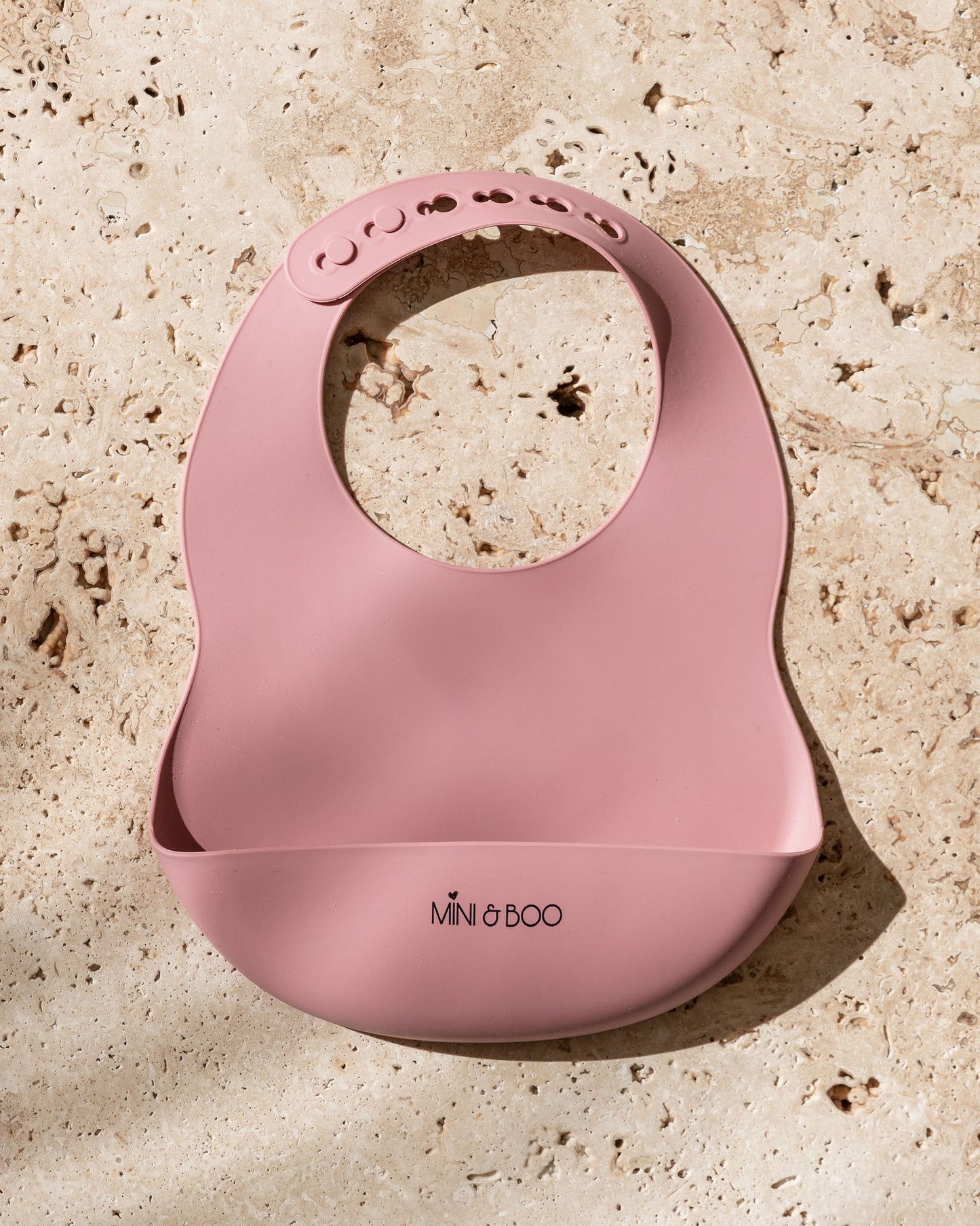 Mini and Boo silicone bib in rose pink – adjustable neck, deep food catcher pocket, BPA-free, dishwasher-safe toddler feeding accessory.