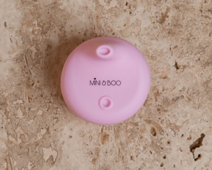 Mini and Boo silicone sippy lid – spill-proof food-grade silicone lid designed for 350 ml stainless steel cups, fits 5–8.5 cm diameter, BPA-free, lead-free, phthalate-free toddler drink accessory.