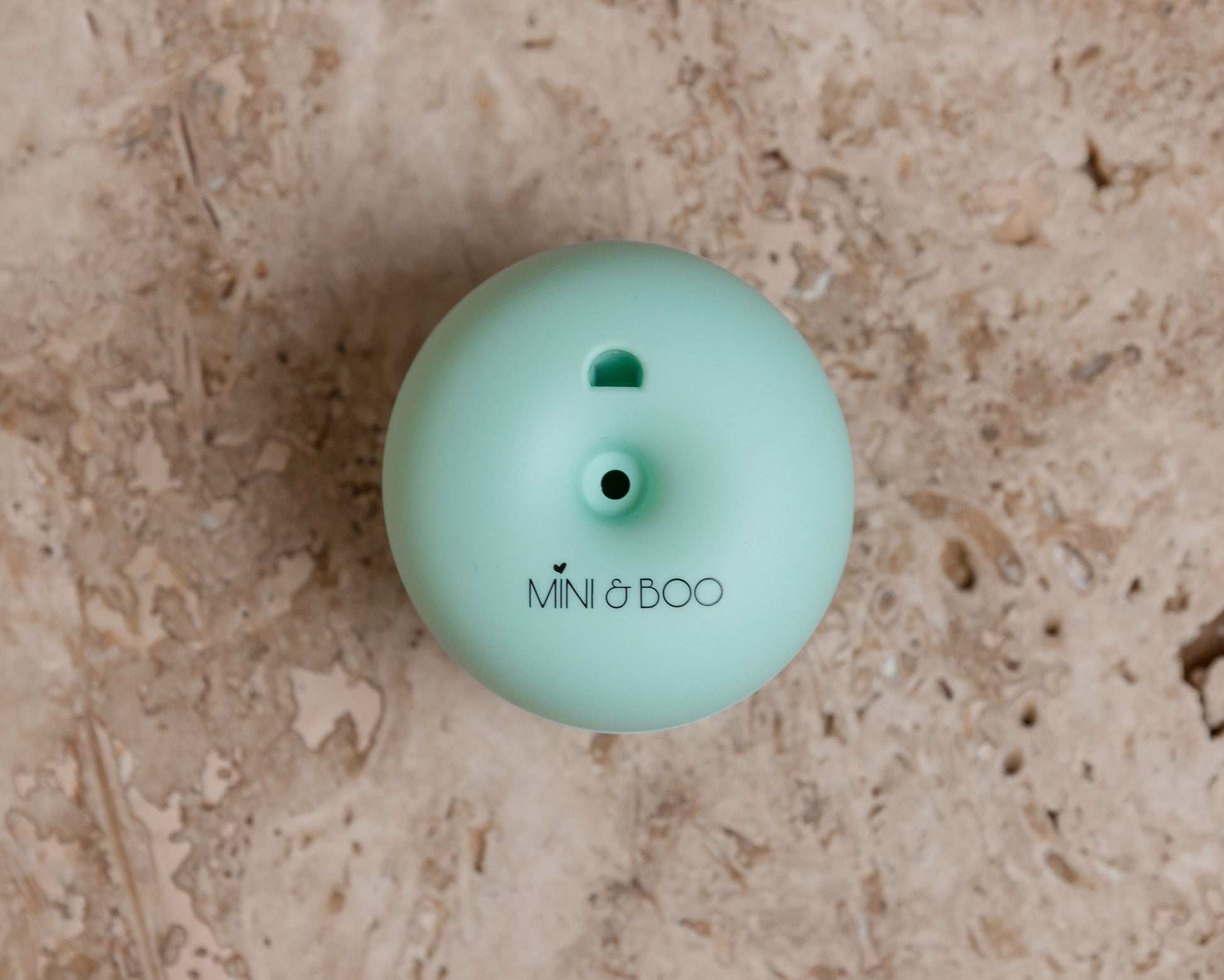 Mini and Boo silicone straw lid – stretchable food-grade silicone lid designed for 350 ml stainless steel cups, fits 5–8.5 cm diameter, BPA-free, lead-free, phthalate-free, leak-resistant for on-the-go use.