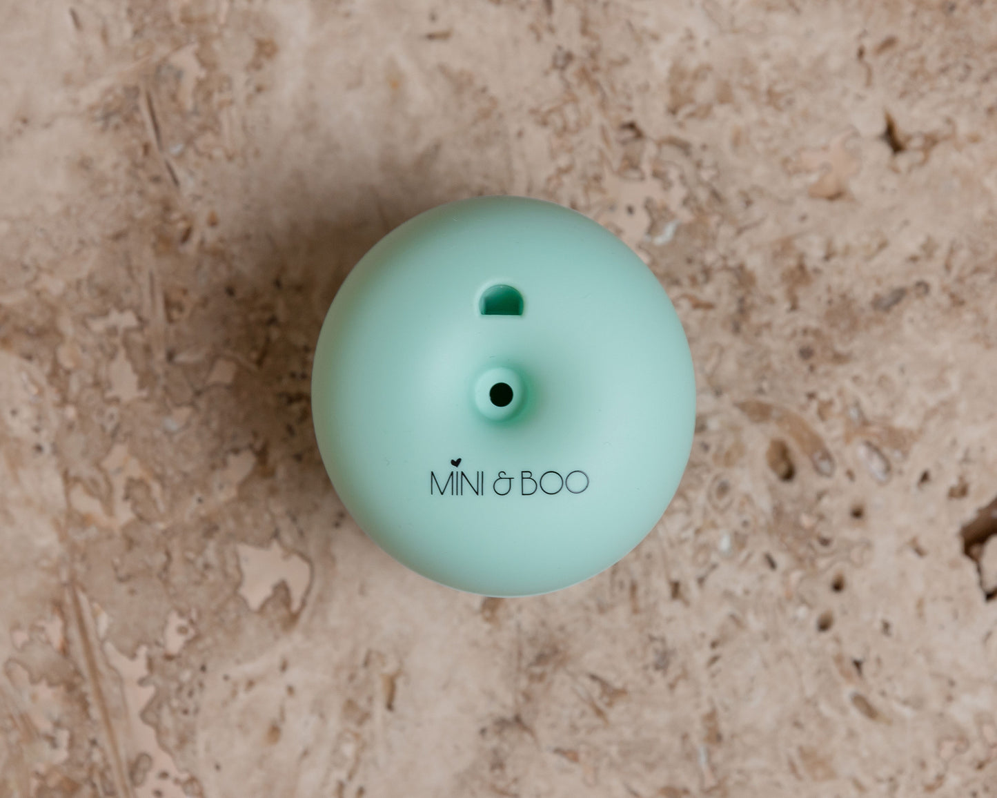 Mini and Boo silicone straw lid – stretchable food-grade silicone lid designed for 350 ml stainless steel cups, fits 5–8.5 cm diameter, BPA-free, lead-free, phthalate-free, leak-resistant for on-the-go use.
