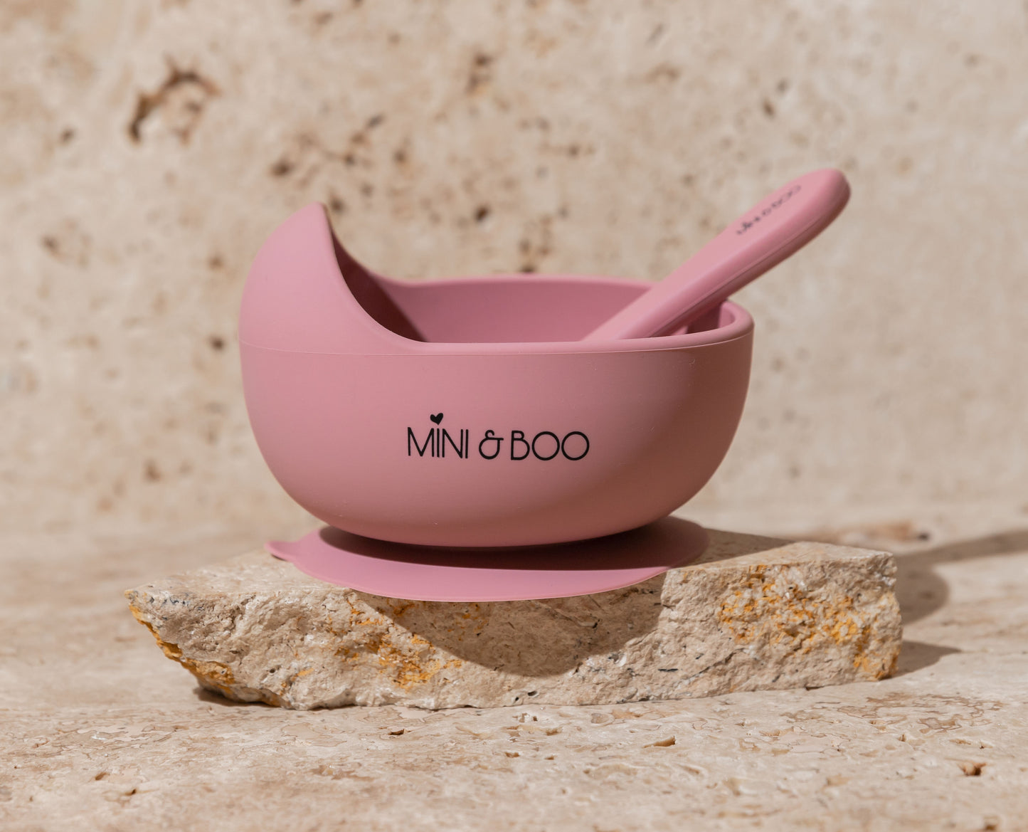 Mini and Boo silicone suction bowl and spoon set – 100% food-grade silicone, BPA-free, lead-free, phthalate-free, dishwasher and microwave safe, strong suction base, ideal for baby-led weaning and toddler mealtime.