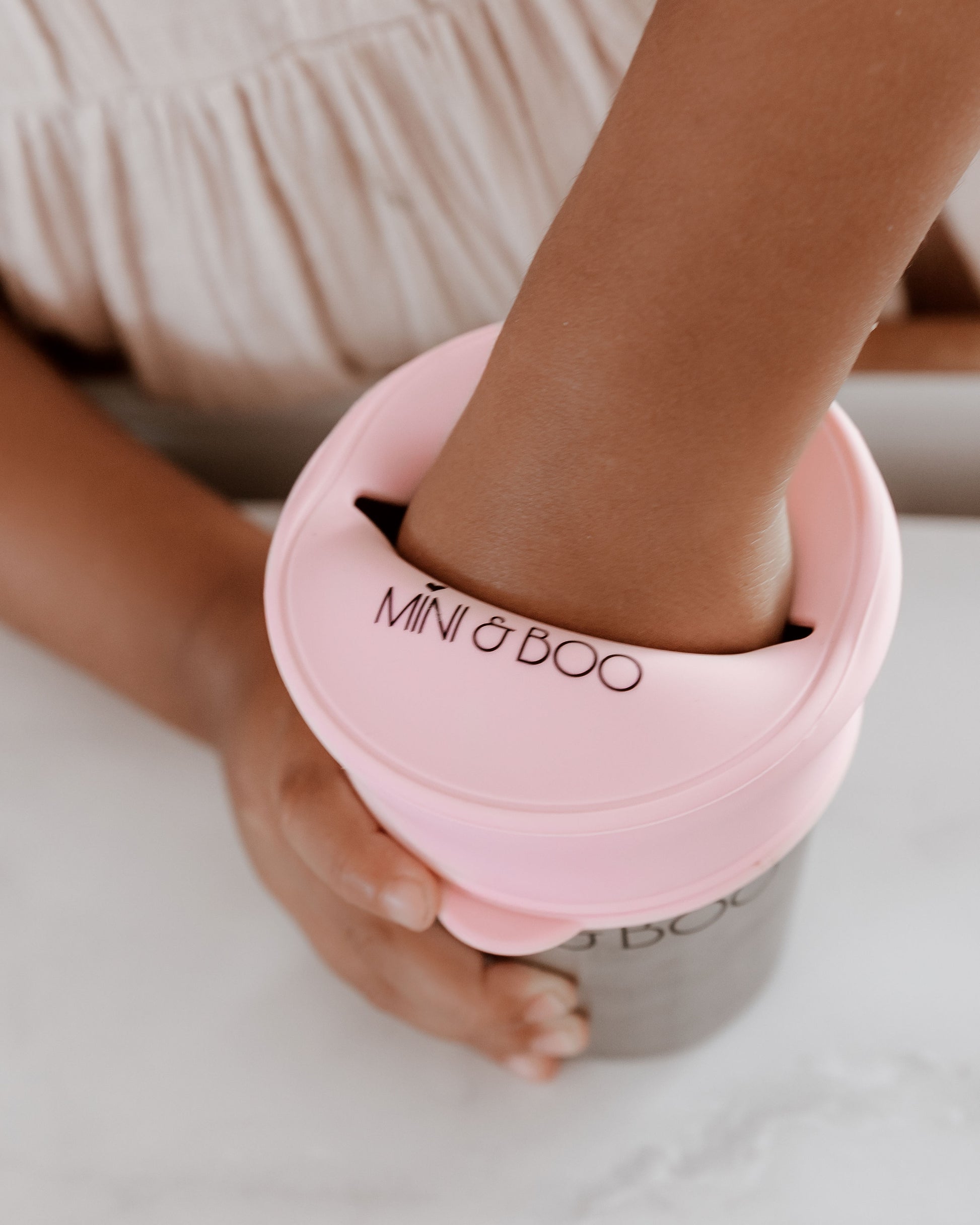 Mini and Boo snack lid made from soft food-grade silicone – stretchable up to 10 cm diameter, spill-proof, non-slip handle, BPA-free, lead-free, phthalate-free toddler snack accessory.